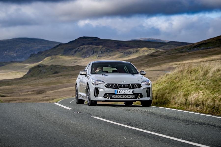  Kia Stinger GTS (CK) 2017 года  (UK) (фото 12 из 40)